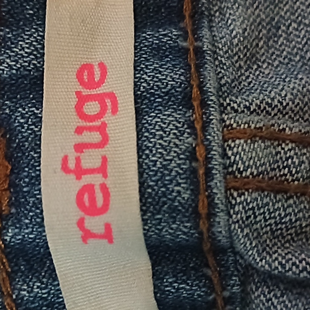 Distressed Boyfriend Jeans - Picture 11 of 11
